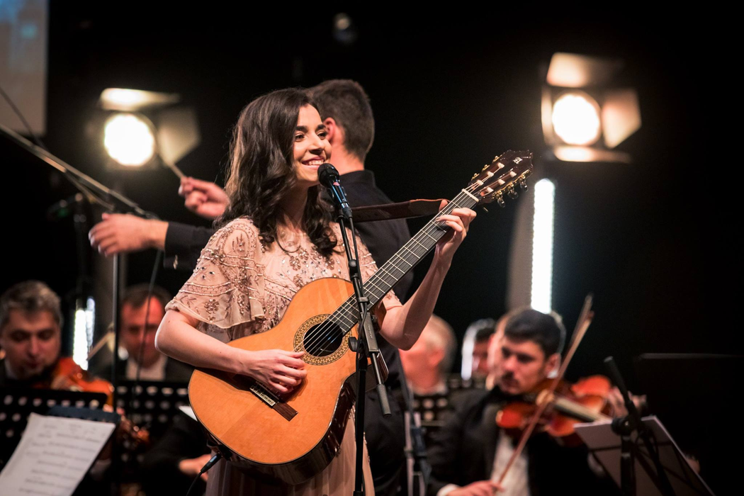 Andreea Marin îi sare în ajutor Alexandrei Uşurelu, după ce artista i s-a destăinuit: „Mă aflu într-o situaţie delicată, o boală autoimună…”