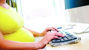 Cand primesti concediu de risc maternal?