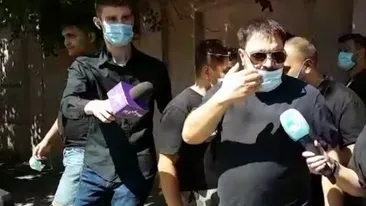 Florin Salam, distrus de durere la înmormântarea lui Emi Pian: ”Sunt supărat, n-am dormit de câteva zile...” VIDEO