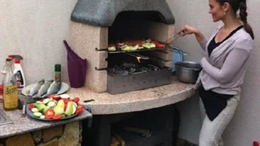 Uite cat e de gospodina Cristina Siscanu! Gateste numai mancare sanatoasa!