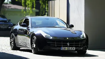 Clasic! Antrenorul de fitness îi conduce Ferrariul milionarei! Ce zice soţul, Regele…