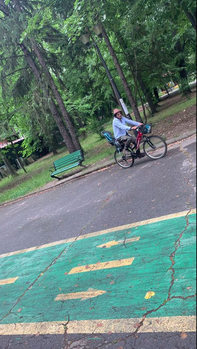 Cef Foa, cu bicicleta prin Herăstrău (Foto: CANCAN.RO)
