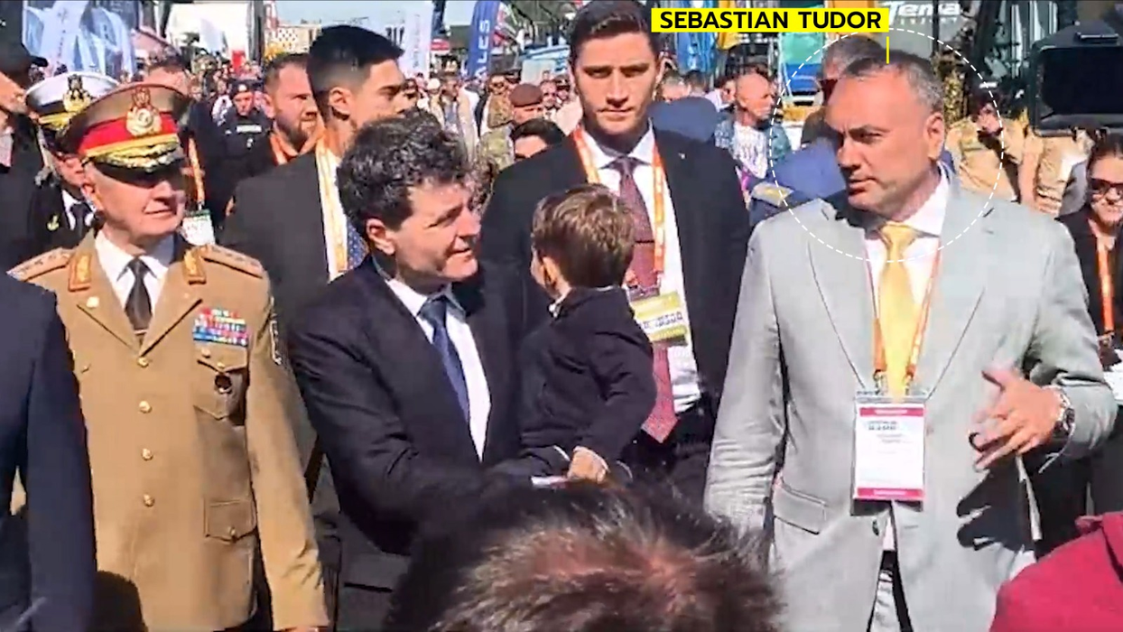Sebastian Tudor l-a ghidat pe președintele României pe parcursul evenimentului.
