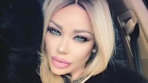 BIANCA DRĂGUŞANU s-a fotografiat din nou fără pic de machiaj, iar toată lumea a rămas mută de uimire. Vezi cum arată iubita lui VICTOR SLAV
