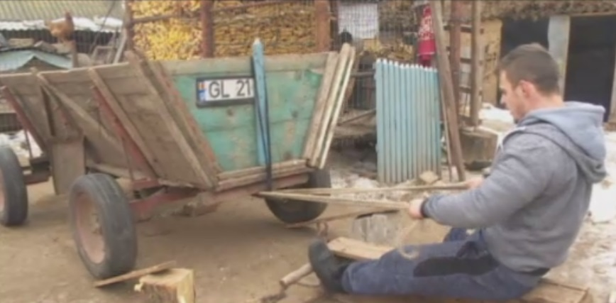 El este ”ARNOLD de la ţară”! Se antrenează în curtea casei şi ţine un ”regim” inedit