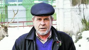 Cumul de functii la Zoo Radauti din cauza saraciei. Seful parcului cu animale face pe soferul si hingherul la nevoie