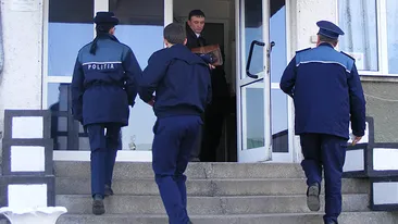 Percheziţii la Poliţia Pantelimon, 11 poliţişti fiind suspectaţi că au luat mită: Sunt implicaţi agenţi de la poliţia rutieră