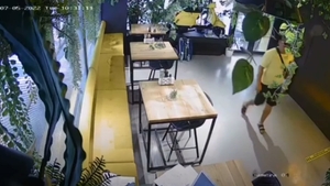 Au mâncat românește, au "plătit" englezește! Ce au făcut un turist și soția lui, după ce chelnerul le-a adus nota de plată, într-un restaurant din Constanța