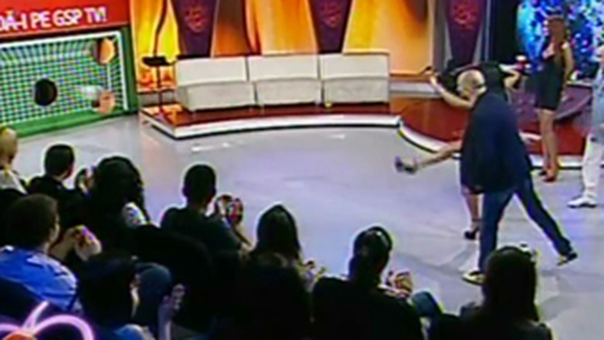 VIDEO Crudu i-a facut de rusine pe Capatos si Stoian  la fotbal! A nimerit poarta din prima!
