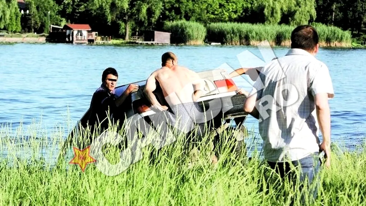 Gratar stins cu lichid de frana pe lacul Snagov! Au lasat-o la punctul mort si s-au trezit cu Dacia in lac
