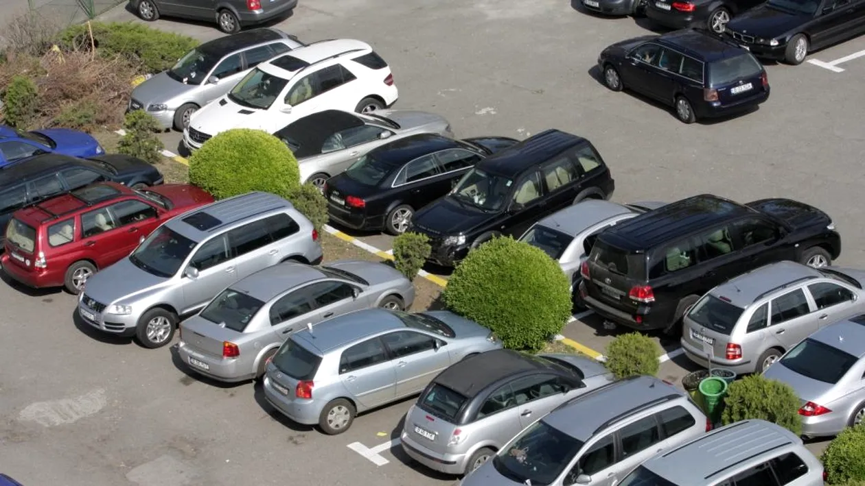 Să vezi și să nu crezi! Ce și-a pus un bucureștean pe portiere ca să nu-i zgârie cineva mașina