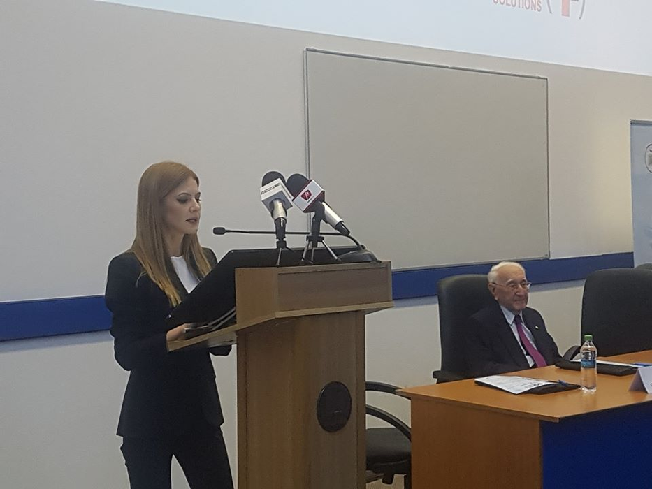 Dr. Adriana Nica, managerul SUUB, a deschis lucrările conferinței aniversare a Spitalului Universitar București