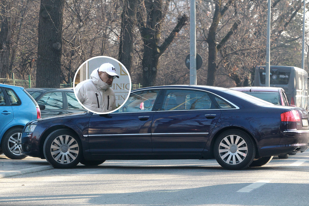 Tiberiu Urdăreanu conduce un Audi A8 clasic