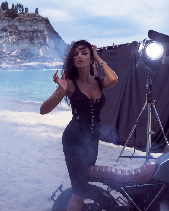Mădălina Ghenea este considerată una dintre cele mai frumoase femei/ Sursa foto: Instagram/ officialmadalinaghenea