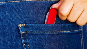 Un adolescent de 15 ani din Harghita a înjunghiat un curier și a fugit. Tânărul a fost prins abia după două săptămâni