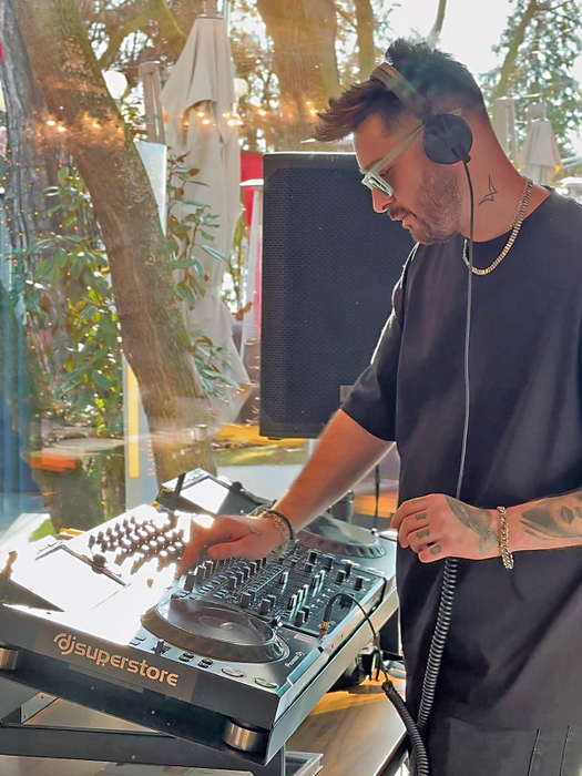 Toată protipendada bucureșteană, duminică, la Casa di David! Japoniaaaa, la Casa di David! Celebrul DJ Dave Andres a pus muzica! IMAGINI TARI!