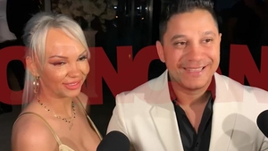 Cocoș de la Călărași și partenera lui, apariție de milioane la party-ul lui Florin Salam și a „Reginei” sale, Roxana! Și-au „furat” un pupic în văzul tuturor
