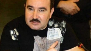 Le-a declarat război Cămătarilor. S-a filmat cu ”cărămizile de bani” ca să-l umilească pe Nuţu!