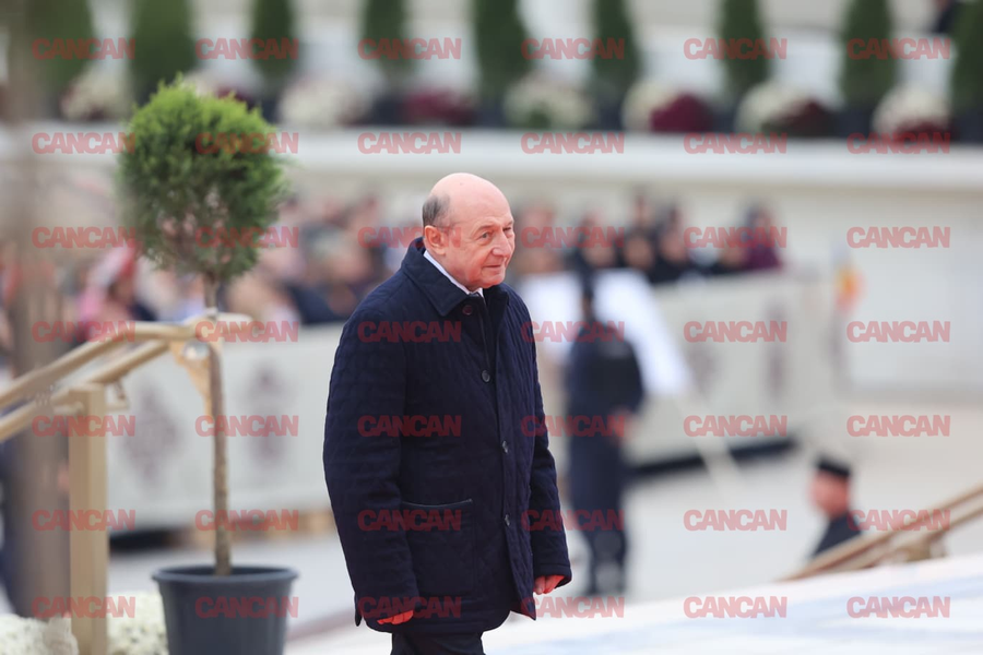 Traian Băsescu a ajuns la slujba de sfințire a Catedralei Mântuirii Neamului