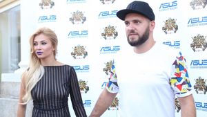 Prima imagine cu LORA şi iubitul ei din Turcia, înainte de intervenţia chirurgicală