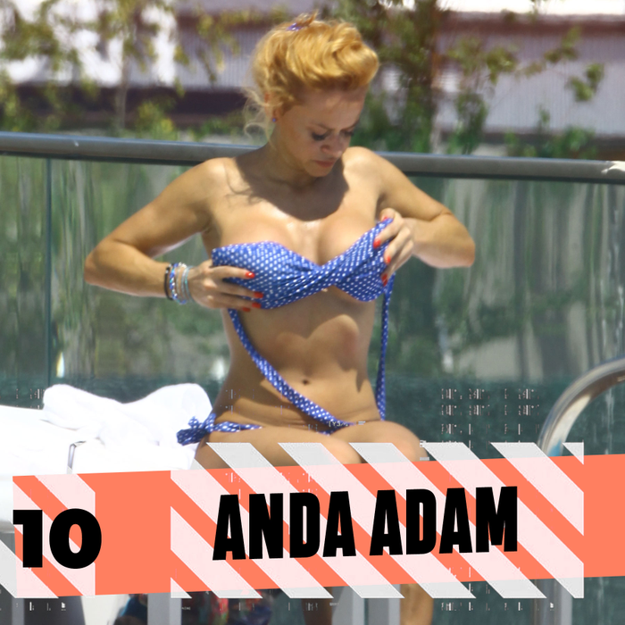 Top 30 vedete care “s-au jucat” cu sutienul pe plajă. Ce locuri ocupă în clasament Mihaela Rădulescu, Loredana Groza, Oana Zăvoranu, Ruby sau Roxana Vancea