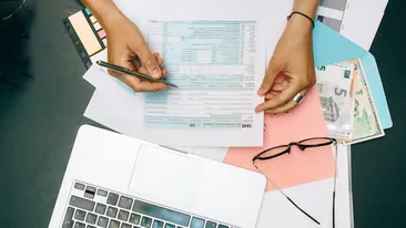 Guvernul oferă 15.000 de lei pentru cupluri. Care sunt condițiile