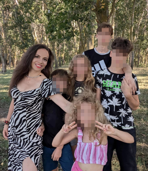 Raluca își dedică în totalitate timpul celor cinci copii ai săi foto: arhivă personală