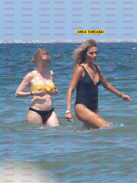 Anca Țurcașiu s-a relaxat la mare cu o amică