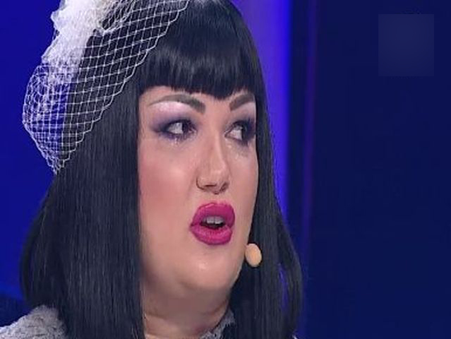 Şi-a tăiat stomacul, dar acum suferă. Ozana Barabancea şi-a povestit drama. “Mi s-a făcut rău, am avut arsuri, dureri…”