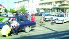 Bunica si nepoata, accidentate pe zebra