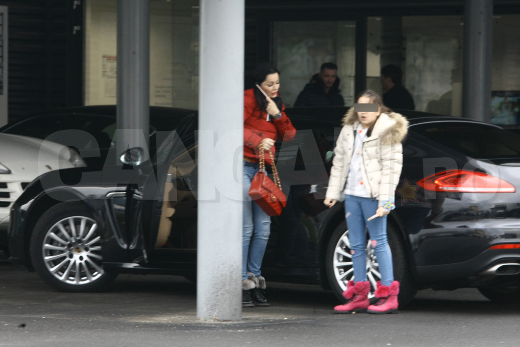 Soţia lui Ilie Năstase a păţit-o chiar de Anul Nou. S-a urcat în Porsche şi… l-a rupt în benzinărie!
