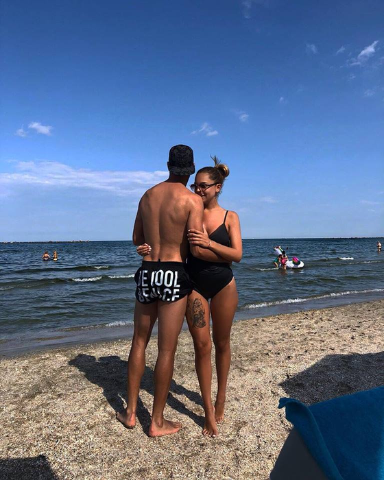 Alexandra Mirea și iubitul ei, la mare