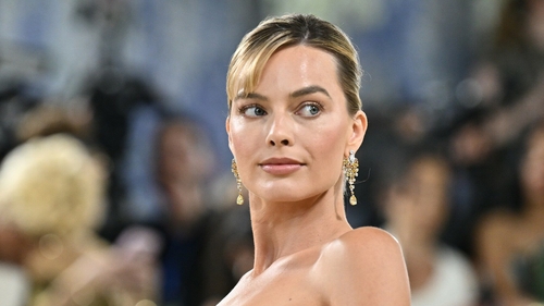 Margot Robbie și-a schimbat numele după aproape 10 ani de căsnicie. Cum apare acum actrița în documentele oficiale