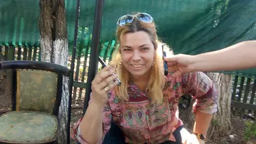 Dana Marijuana s-a reprofilat! Vinde huse de telefon și CD-uri muzicale vechi