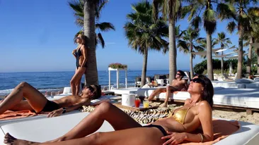 Cat te costa daca vrei sa te distrezi cu vreo 2-3 prieteni la Nikki Beach, in St. Tropez! Uite o nota de plata pentru cateva ore!