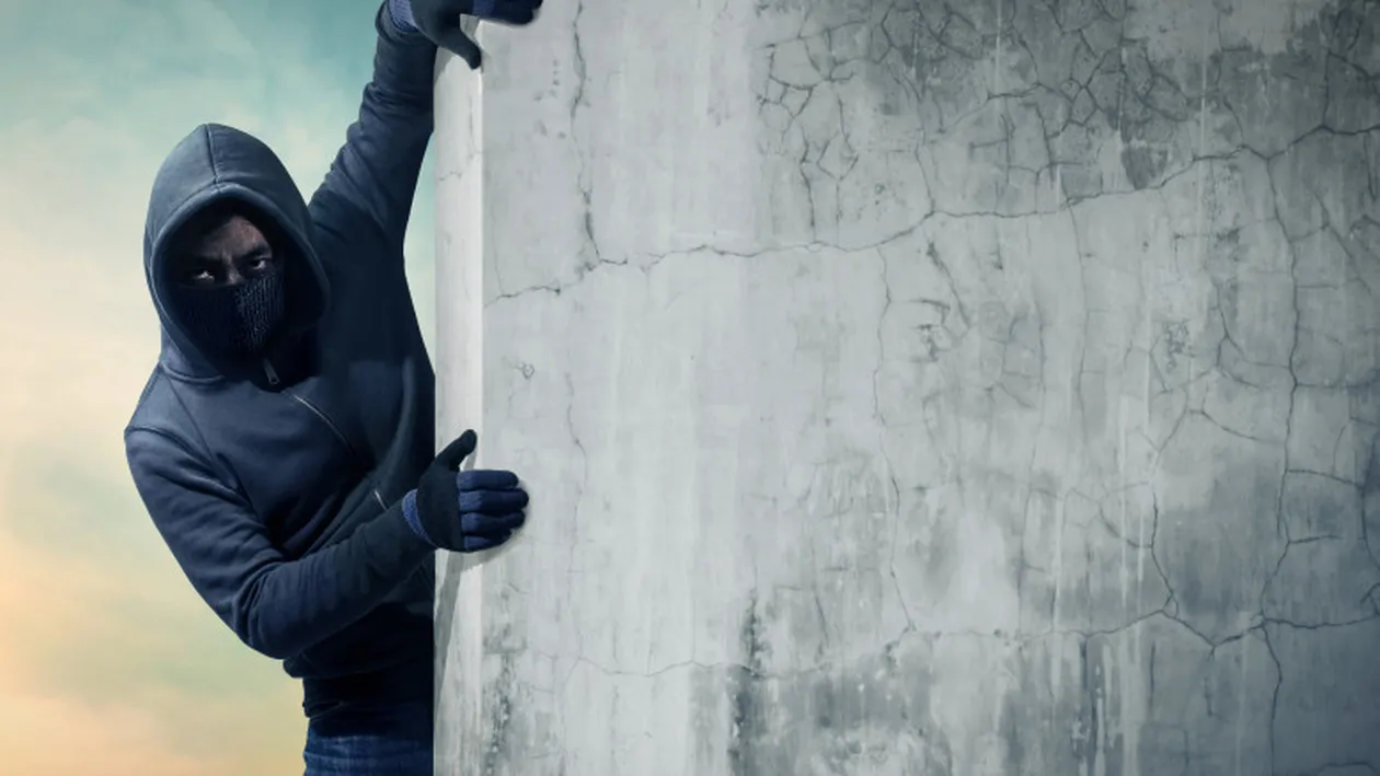 Cum au fost prinși doi hoți din Constanța de oamenii legii! Detaliul surprins pe camerele de supraveghere le-a venit de hac