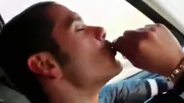 VIDEO Mai avem nevoie doar de iarba! Antonia si sotul trag cu pofta dintr-un joint fictiv