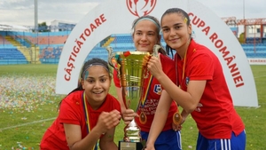 Cluburile de Liga 1 obligate să-și facă echipe de fotbal feminin!