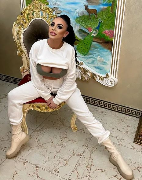 Mădălina, soția românului trecut pe la Inter și AC Milan, făcută praf după ce și-a deschis cont de OnlyFans! Sexy-bruneta se apără: “Nu este nimic greșit” | GALERIE FOTO
