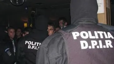 Scandal cu sabii, bate si pietre intre doua familii de rromi din Mangalia