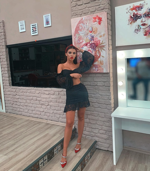 Poza momentului în showbiz-ul românesc! Andra, fotografiată goală complet