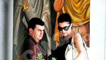 Simona Patruleasa si sotul ei au fost la biserica de Sf. Maria! S-au rugat pentru fetita nenascuta!