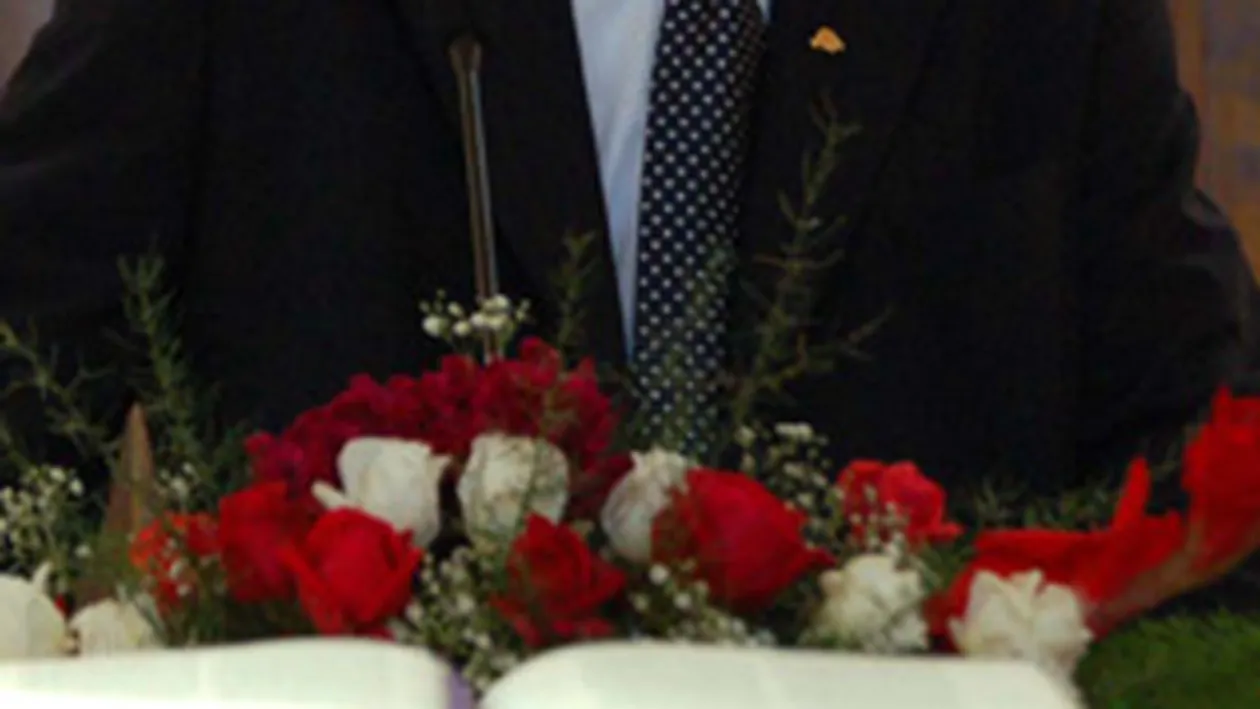 Vrea sa divorteze! Infidelul politician si episcop Laszlo Tokes si-a terorizat si traumatizat psihic sotia!