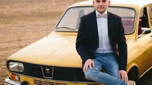 Imagini exclusive. Lugojeanul are în garaj zeci de Dacii din anii ’70-’80, Oltcit-uri şi... Colecţionarul de ”hârburi”