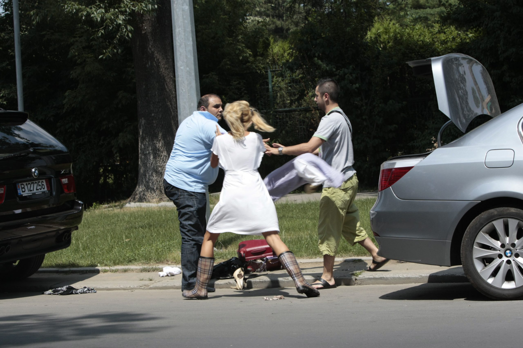Daniela Crudu nu e singura! Încă o vedetă de la noi, ruptă cu bătaia de iubit