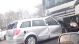 Accident tragic în Argeș. Un autoturism a intrat în coliziune cu un TIR. Șoferul a decedat pe loc