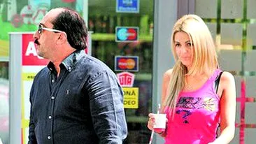 Tanara care l-a innebunit pe comediant a fost sotia unui comisar din Brasov! Blonda lui Tociu, femeia unui smecher din politie