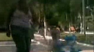 Doamnele astea doua au dus injuraturile la un alt nivel! Nu folosesc cuvinte obscene dar se jignesc in ultimul hal: "Fai canceroaso, diabetico, smoala dreacu" - Atentie, un altfel de limbaj licentios