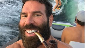 Cum arată iubita lui Dan Bilzerian! Susţine că "pentru prima dată"are o singură iubită:,,Este diferita de celelalte"