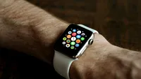 O femeie a aflat că a fost înșelată de iubitul ei datorită ceasului Apple Watch